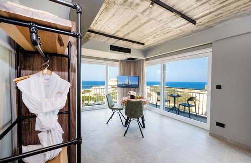 Marsalforn Apartment | Salini Suites Luxury Studio Apartments With Sea View and Bath