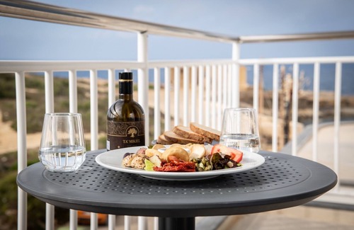 Marsalforn Apartment | Salini Suites Luxury Studio Apartments With Sea View and Bath