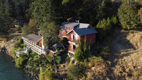 Cowichan Bay House | Salishan Chief Suite