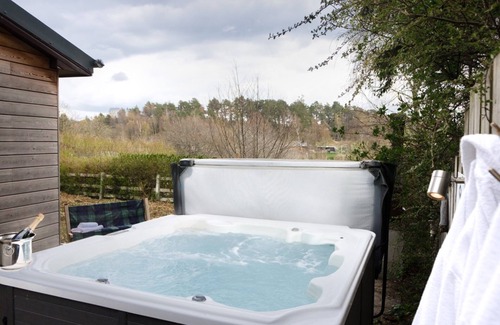 Carrbridge Cottage | Salmon Run Lodge - a lodge that sleeps 6 guests in 3 bedrooms