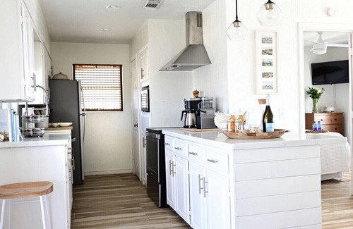 Bermuda Beach House | Salt Air Cottage: Beachfront Charming & Luxe home!