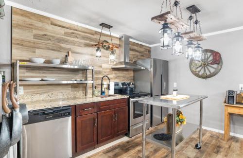 Bandera House | Salt Block - The Rustic Suite 1