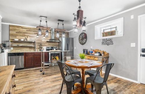 Bandera House | Salt Block - The Rustic Suite 1