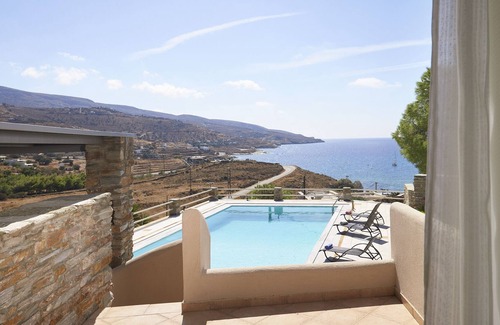 Koundouros House | Salt House - Luxurious Accomodation with pool next to Koundouros Bay