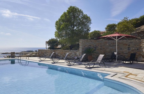 Koundouros House | Salt House - Luxurious Accomodation with pool next to Koundouros Bay
