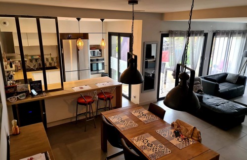 Le Cres House | Salt pool and Jacuzzi - Lake and tram 300m away