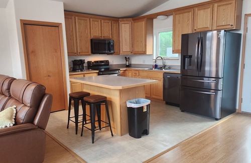 Valdez House | Saltwater and Snowflakes a welcoming 4-bedroom house with WiFi in Valdez