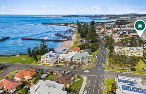 Shellharbour Apartment | Saltwater Escape - Contemporary Seaside Stunner