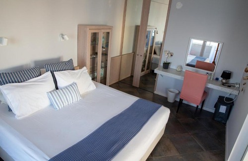 Neoi Epivates Apartment | Salty Breeze Beachfront Apartment-Premium Stay