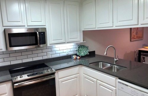 Saint Simons Island Condo | Salty Breeze Condo on St. Simons with Elevator and pool near Beach and Village