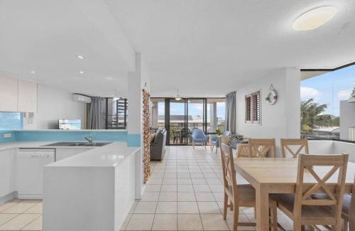 Marcoola Apartment | Salty Breeze - Rooftop Terrace & Jacuzzi