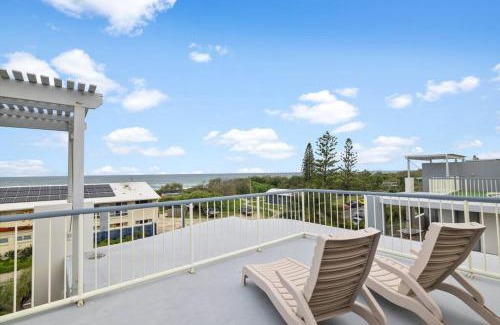 Marcoola Apartment | Salty Breeze - Rooftop Terrace & Jacuzzi