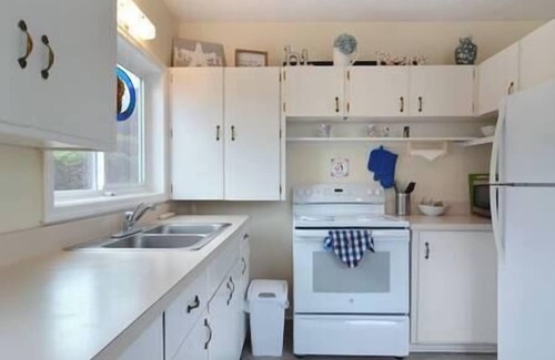 Waldport Apartment | Salty Crab & Seahorse - Ocean View