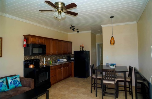 Spanish Wells Apartment | Salty Life - 1 bed, 1 bath with golf cart. 1 minute to the beach