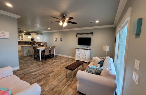 Port Bolivar House | Salty Suites Cottage 6~Beachfront! Opt beach cart!