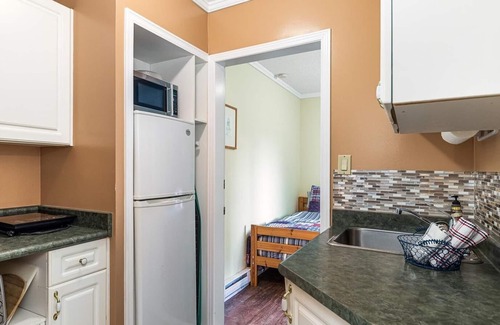 Sooke Cottage | Salty Towers Oceanfront Cottages