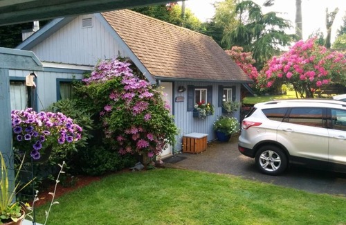 Sooke Cottage | Salty Towers Oceanfront Cottages