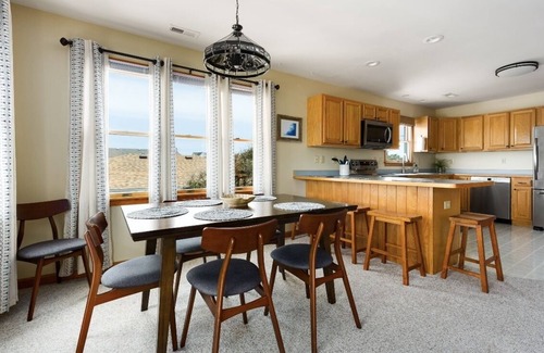 Kill Devil Hills Cottage | Salty Vibes/2 Blocks to Beach/Close Beach Access/Wright Memorial & Ocean Views