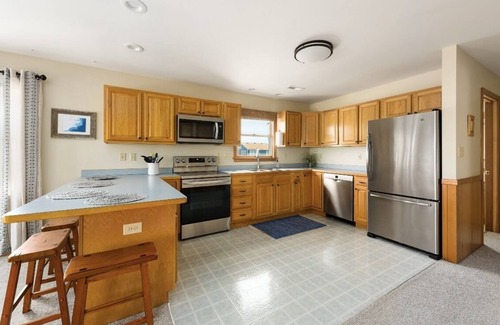 Kill Devil Hills Cottage | Salty Vibes/2 Blocks to Beach/Close Beach Access/Wright Memorial & Ocean Views