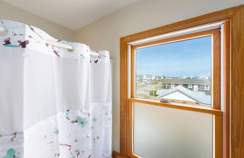 Kill Devil Hills Cottage | Salty Vibes/2 Blocks to Beach/Close Beach Access/Wright Memorial & Ocean Views