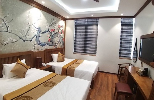 Bai Chay Bed & Breakfast | SAMATHA Hotel, Ha long is 16 minutes walk from the beach.