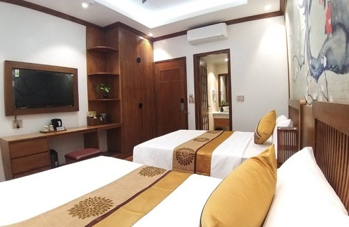 Bai Chay Bed & Breakfast | SAMATHA Hotel, Ha long is 16 minutes walk from the beach.