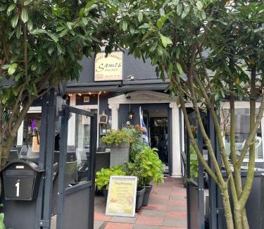 Heerlen Bed & Breakfast | Samos Babbis