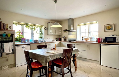 Donhead Saint Andrew House | SAMSTONE, pet friendly, with open fire in Ludwell