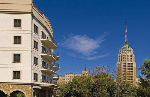 Downtown San Antonio Resort | San Antonio, TX: 1BR w/Whirlpool Tub, Free WIFI, Resort Pool, 0.5 Mi. River Walk