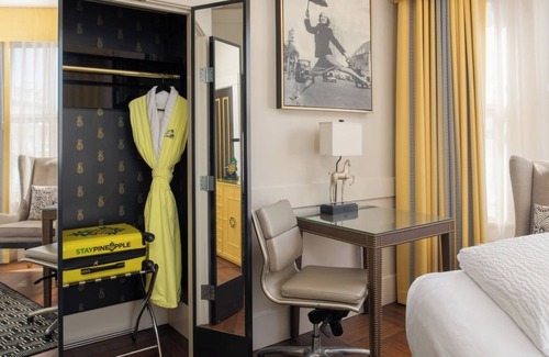 Tenderloin Hotel | San Francisco Getaway: Relaxing Room Close to Museum of Modern Art