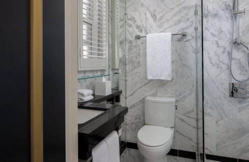 Tenderloin Hotel | San Francisco Getaway: Relaxing Room Close to Museum of Modern Art