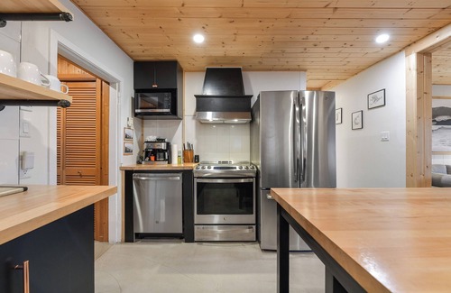 Port Renfrew House | San Juan Surf and Stay, Coastal Gem on the Ocean