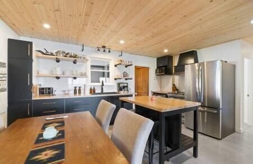 Port Renfrew House | San Juan Surf and Stay, Coastal Gem on the Ocean