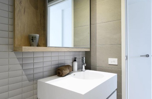 Abbotsford Apartment | Sanctuary Resort-Style on the Banks of the Yarra