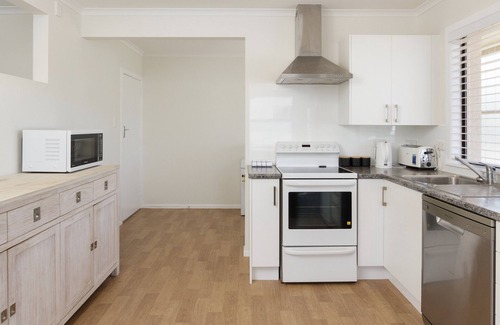 Omanu Cottage | Sand Castles - Mount Maunganui Holiday Home