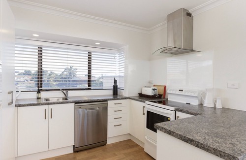 Omanu Cottage | Sand Castles - Mount Maunganui Holiday Home