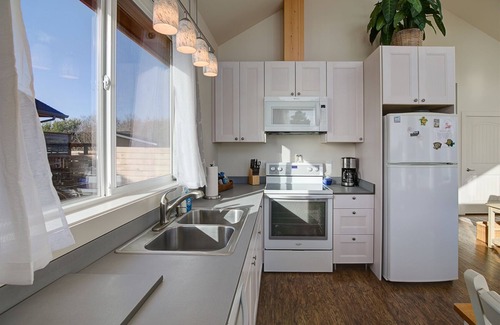 Ocean Shores House | Sand Dollar- Adorable 2 bedroom with a Hot tub, fenced yard, BBQ and pets ok .
