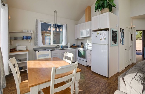 Ocean Shores House | Sand Dollar- Adorable 2 bedroom with a Hot tub, fenced yard, BBQ and pets ok .