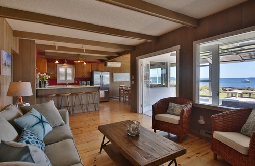 Sunlight Beach House | Sand Dollar Beach House on Sunlight Beach . right on the beach