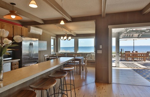 Sunlight Beach House | Sand Dollar Beach House on Sunlight Beach . right on the beach