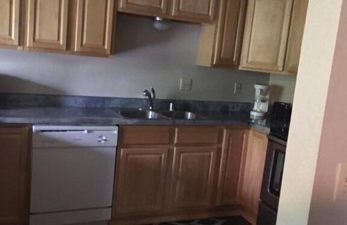 Sand Lake Apartment | Sand Lake Jewel - Near Airport, Shopping and the Best Sushi in Town!