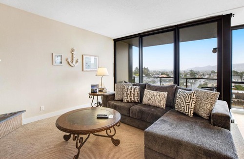 Seaside Apartment | Sand & Sea: The Holladay (418)
