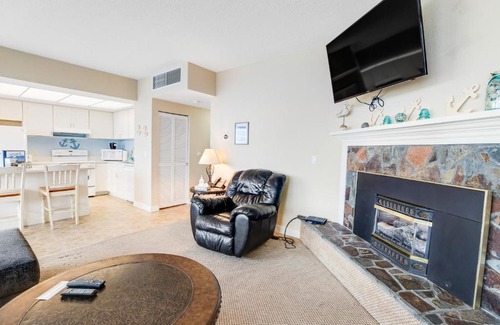 Seaside Apartment | Sand & Sea: The Holladay (418)