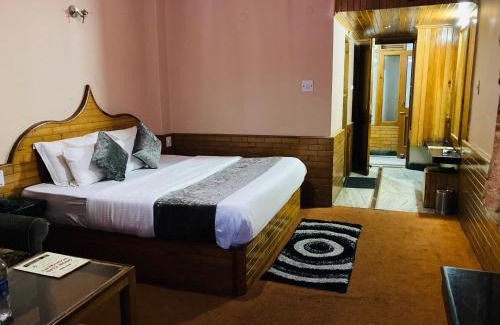 Rajkot Hotel | Sandeep Restro & Cafe