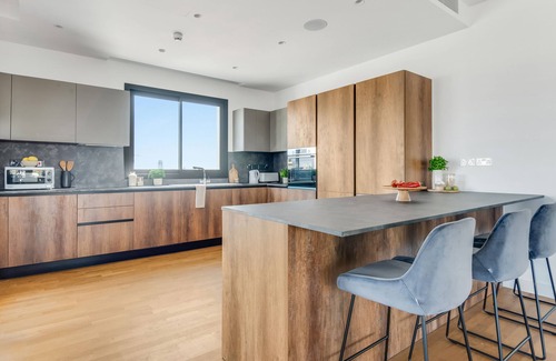 Limassol Apartment | Sanders Crystal 2 - Top 3-Bdr with Shared Pool