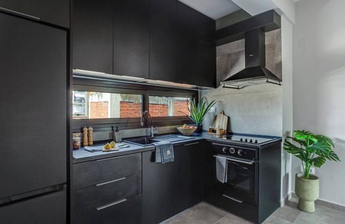 Thessaloniki Apartment | Sanders Old Port - Cozy 1-Bdr Apt with Balcony