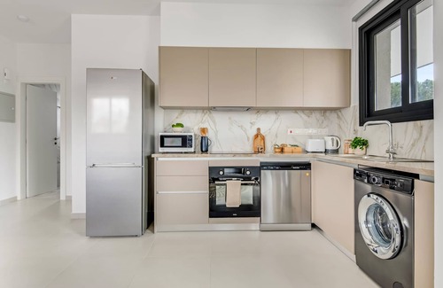 Agia Fyla Apartment | Sanders Triple - Lovely 1-bdr Apt With Balcony