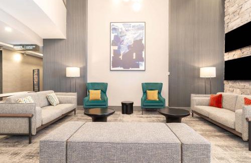 Etobicoke Hotel | Sandman Signature Toronto Airport Hotel