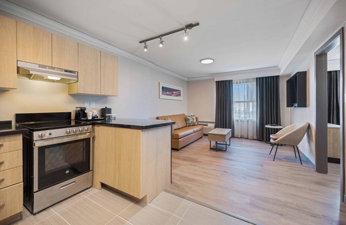Etobicoke Hotel | Sandman Signature Toronto Airport Hotel
