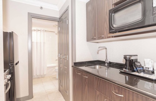 Etobicoke Hotel | Sandman Signature Toronto Airport Hotel